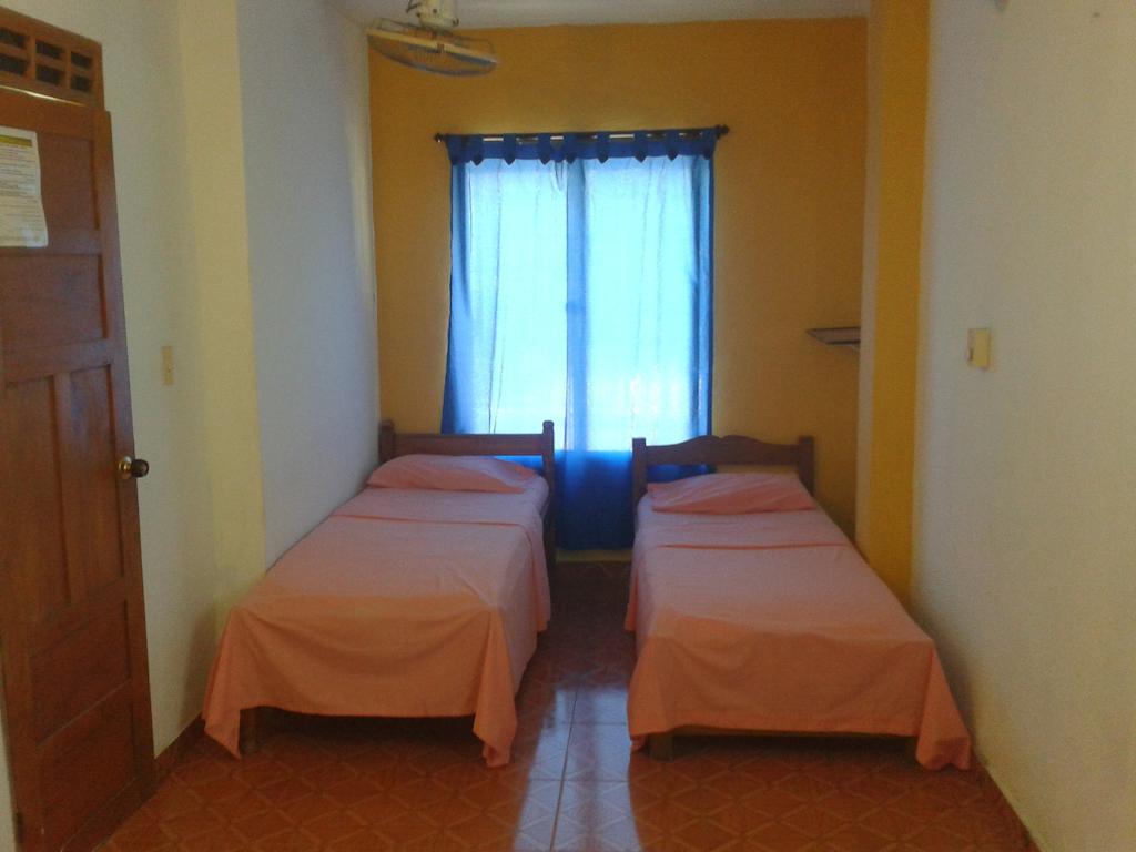 Hospederia Casa Familiar Hotel Santa Marta  Bilik gambar